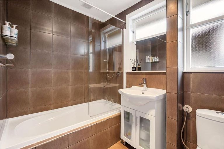 Photo of property in 61 Arimu Road, Papakura, 2110