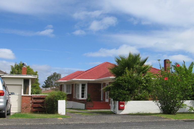 Photo of property in 3 Coronation Street, Belmont, Auckland, 0622