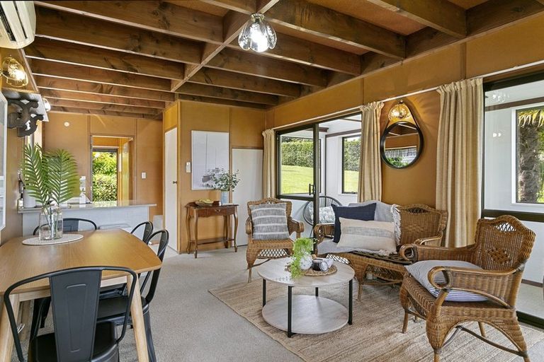 Photo of property in 2/202 Lake Terrace, Waipahihi, Taupo, 3330