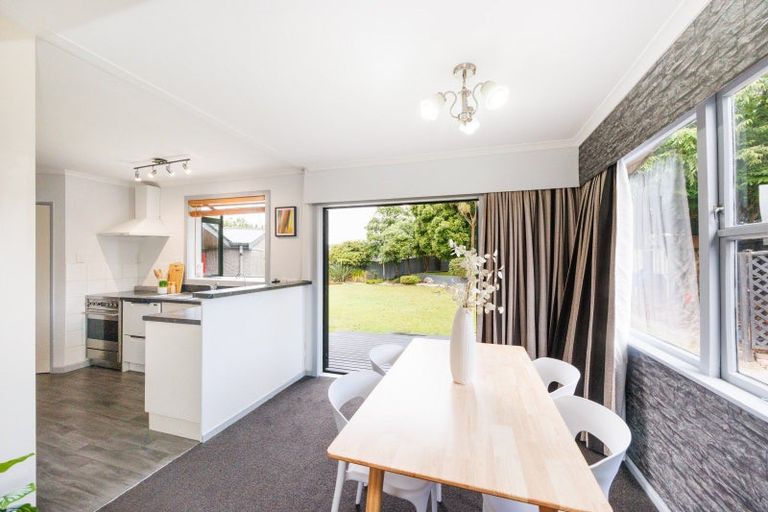 Photo of property in 2 Pukatea Place, Milson, Palmerston North, 4414
