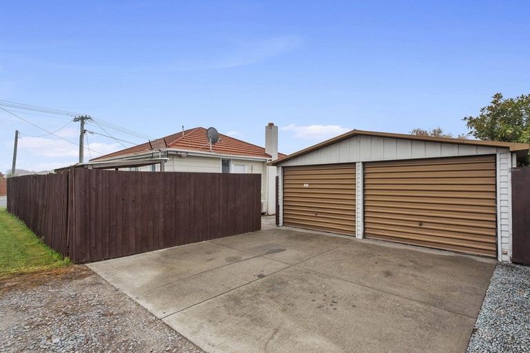 Photo of property in 2 Fulham Street, Islington, Christchurch, 8042
