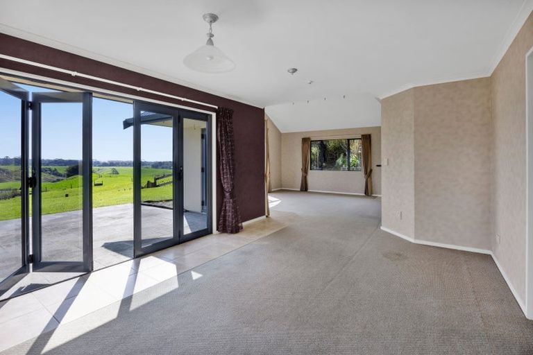 Photo of property in 311 Croydon Road, Midhirst, Stratford, 4394