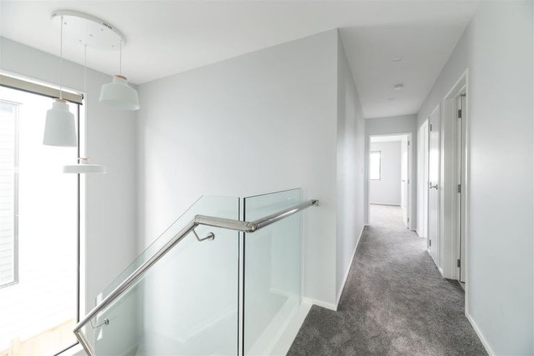 Photo of property in 33 Pilot Drive, Hobsonville, Auckland, 0616