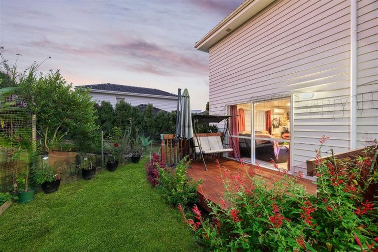 Photo of property in 2 Manatu Lane, Kelston, Auckland, 0602