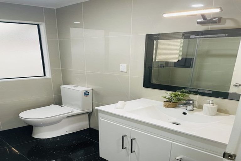 Photo of property in 2/11 Overton Road, Papatoetoe, Auckland, 2025