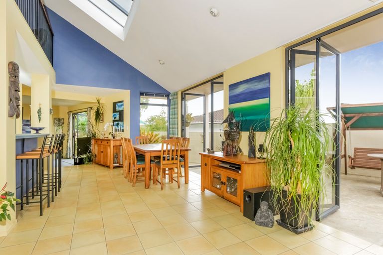 Photo of property in 123 Golf Road, Titirangi, Auckland, 0600