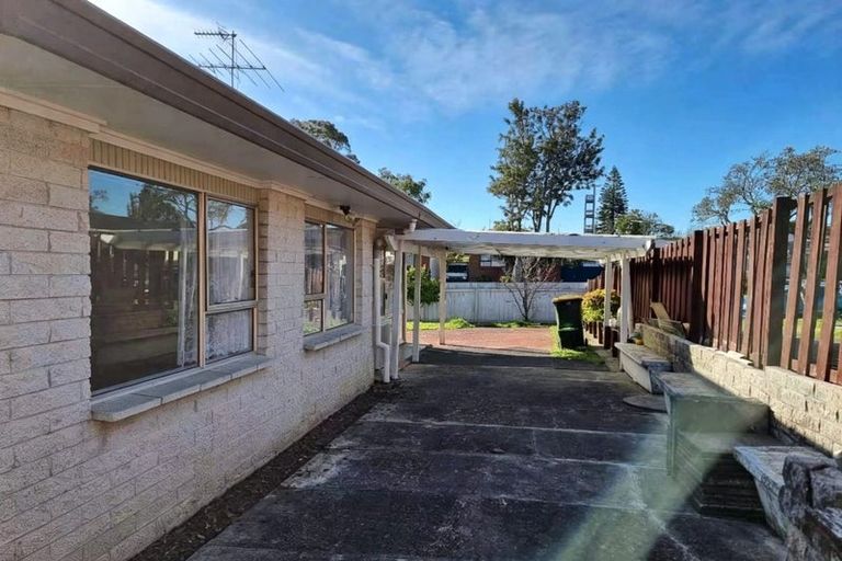 Photo of property in 1/1 Ballater Place, Highland Park, Auckland, 2010
