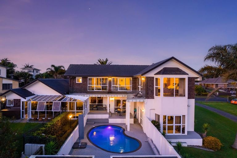 Photo of property in 43 St Annes Crescent, Wattle Downs, Auckland, 2103