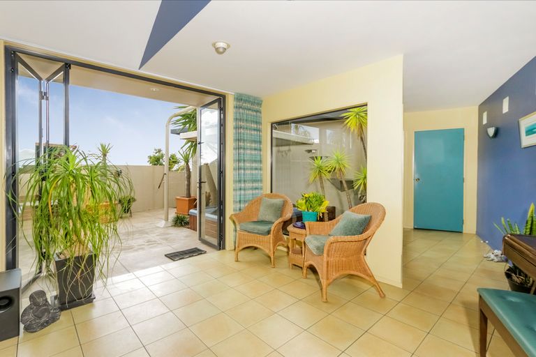 Photo of property in 123 Golf Road, Titirangi, Auckland, 0600