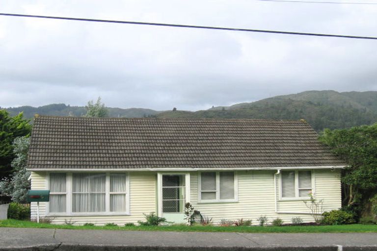 Photo of property in 8 Logie Street, Stokes Valley, Lower Hutt, 5019