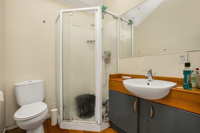 Photo of property in 15 Wyvern Place, Glenfield, Auckland, 0629