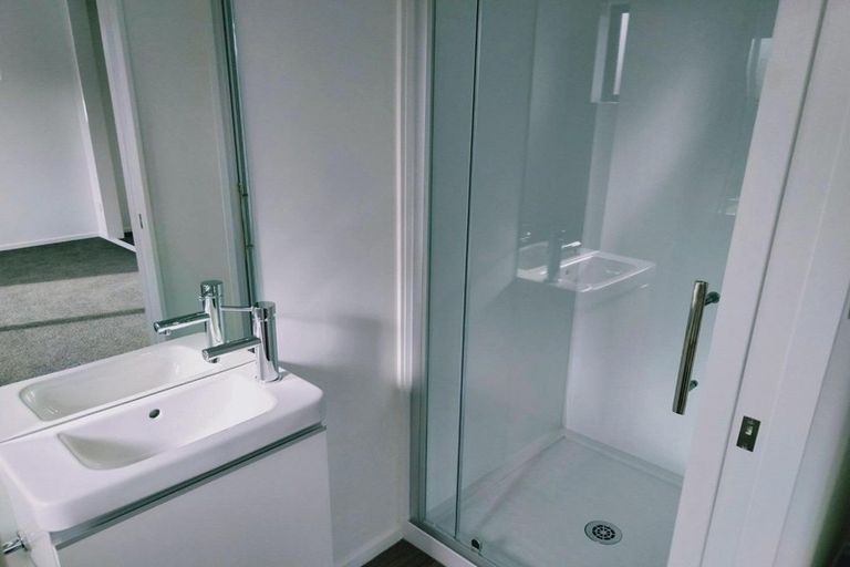 Photo of property in 4b Wattle Road, Sunnyvale, Auckland, 0612