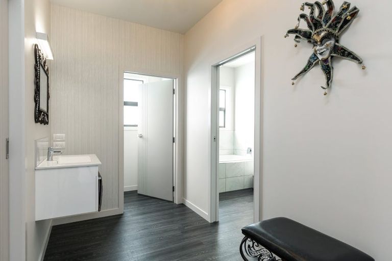 Photo of property in 21 Glentui Place, Waikawa, Picton, 7220