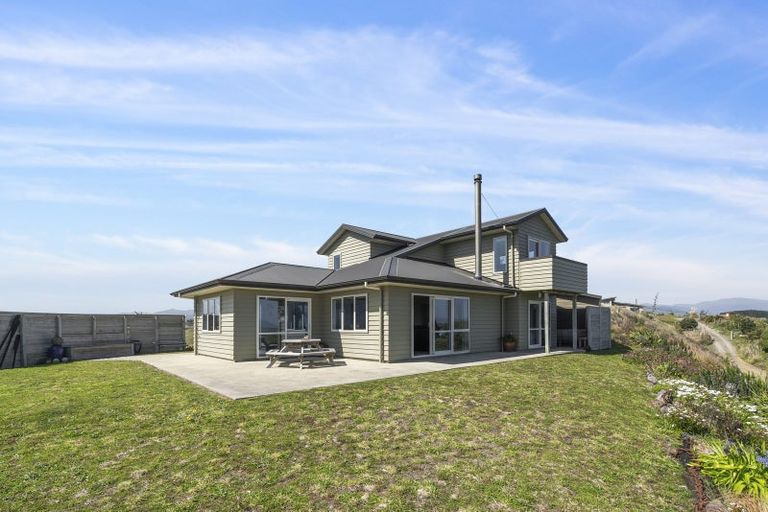 Photo of property in 17 Uxbridge Terrace, Waikawa Beach, Levin, 5573