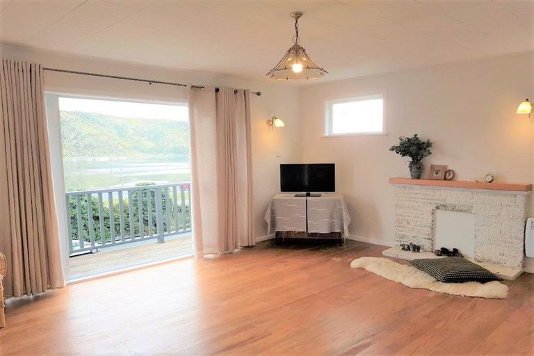 Photo of property in 28 Papakowhai Road, Papakowhai, Porirua, 5024