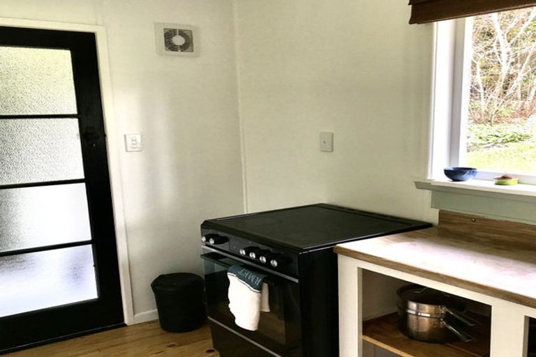 Photo of property in 1060 Sandspit Road, Sandspit, Warkworth, 0982