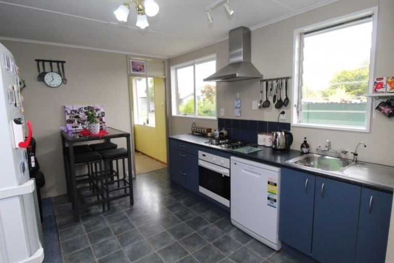Photo of property in 16 Ruane Street, Glenavy, Waimate, 7980