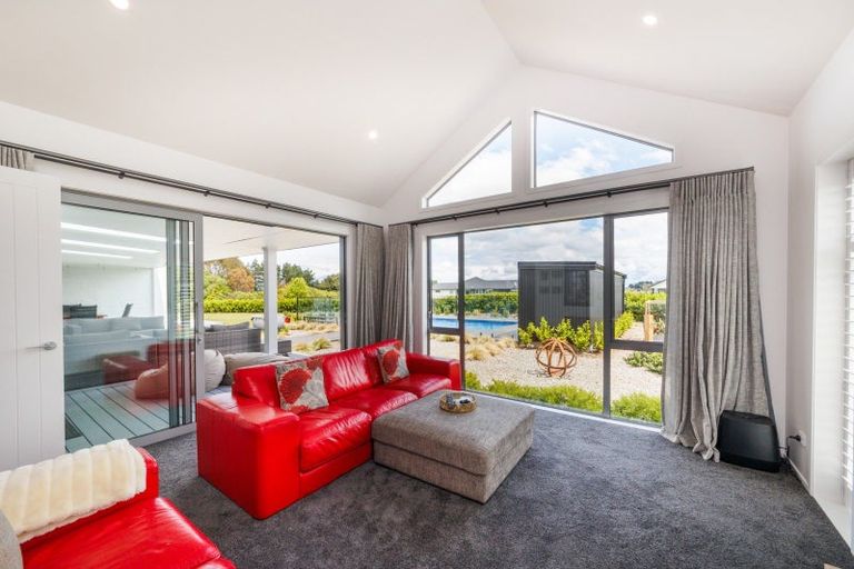 Photo of property in 12 Colquhoun Way, Kelvin Grove, Palmerston North, 4470