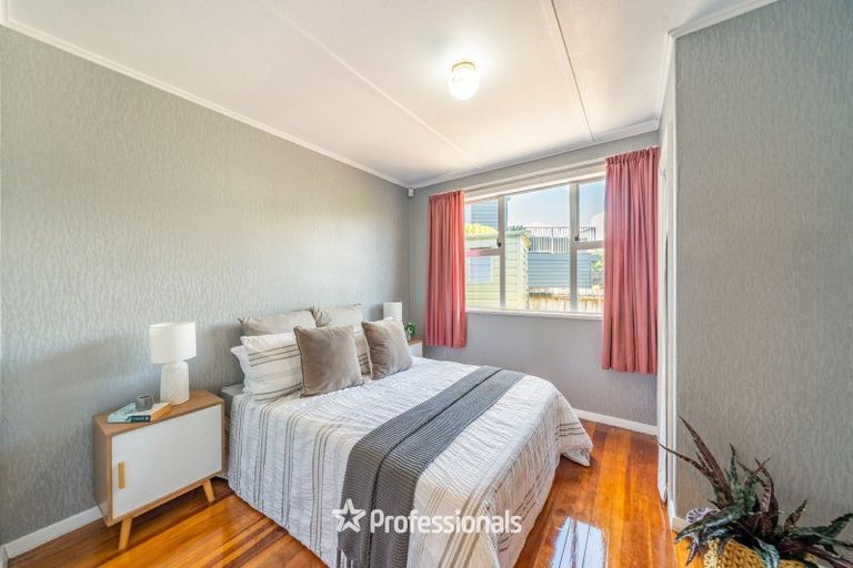 Photo of property in 2 Singers Road, Korokoro, Lower Hutt, 5012