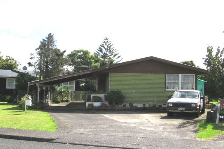 Photo of property in 8 Clinton Avenue, Te Atatu Peninsula, Auckland, 0610