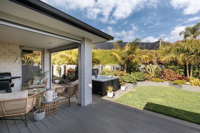 Photo of property in 13 Shoreview Close, Omokoroa, 3114