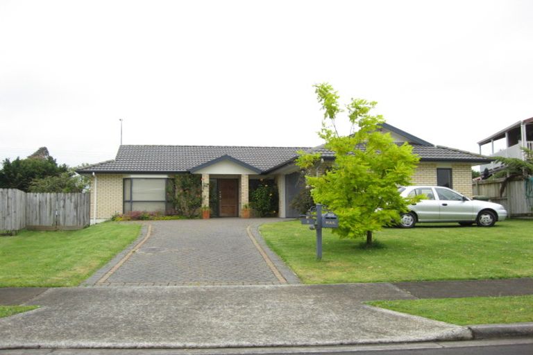 Photo of property in 8 Beverage Place, Rosehill, Papakura, 2113