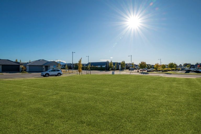 Photo of property in 2 Kittyhawk Road, Burleigh, 7201