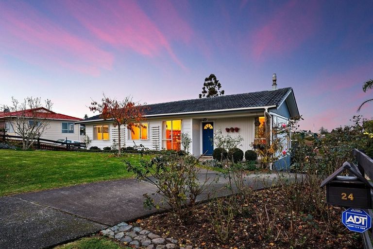 Photo of property in 24 Anich Road, Massey, Auckland, 0614