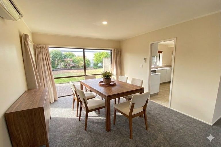 Photo of property in 7 Kadina Place, Botany Downs, Auckland, 2010