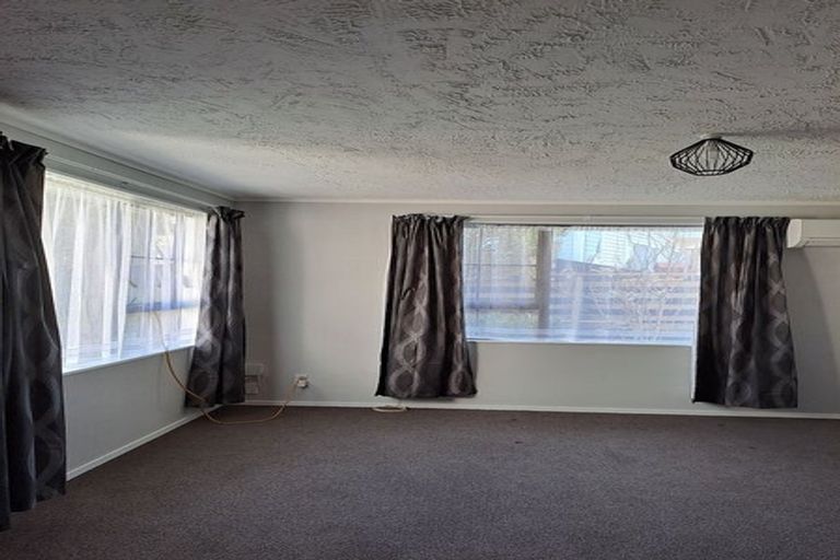 Photo of property in 67ab Thurleigh Grove, Karori, Wellington, 6012