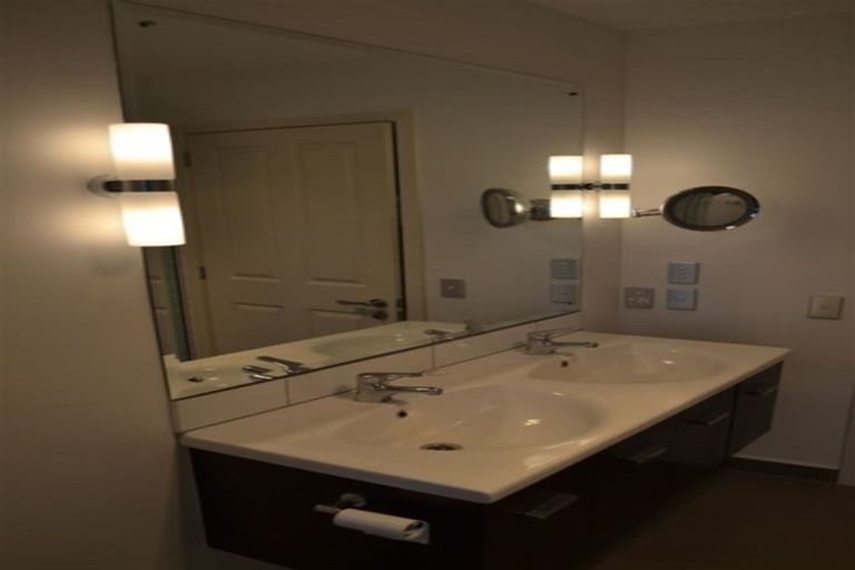 Photo of property in 53 Strowan Road, Strowan, Christchurch, 8052