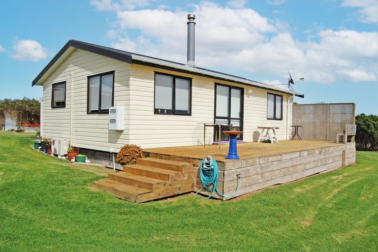 Photo of property in 210g Pukenui Road, Kaiwaka, 0573