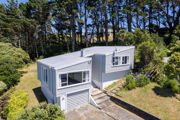 Photo of property in 37 Spenmoor Street, Newlands, Wellington, 6037