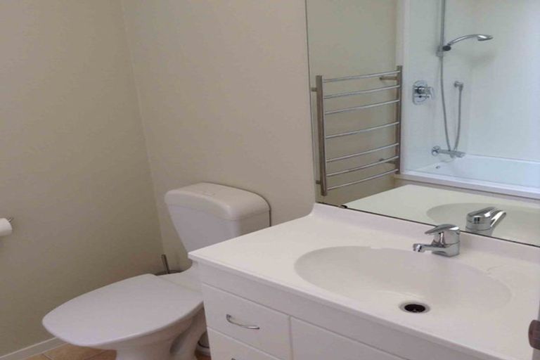 Photo of property in 30 Sandwick Drive, Weymouth, Auckland, 2103