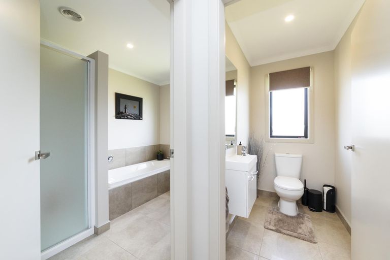 Photo of property in 34 Cyprus Place, Fitzherbert, Palmerston North, 4410