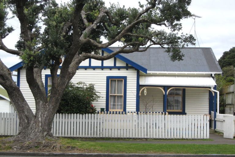 Photo of property in 7 Whiteley Street, Moturoa, New Plymouth, 4310