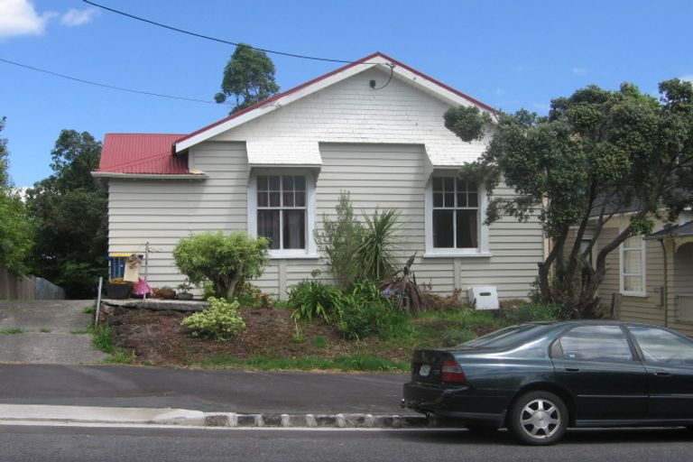 Photo of property in 15 Hastings Parade, Devonport, Auckland, 0624