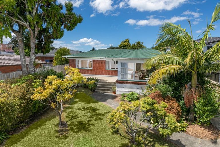 Photo of property in 11 Kingdale Road, Henderson, Auckland, 0610