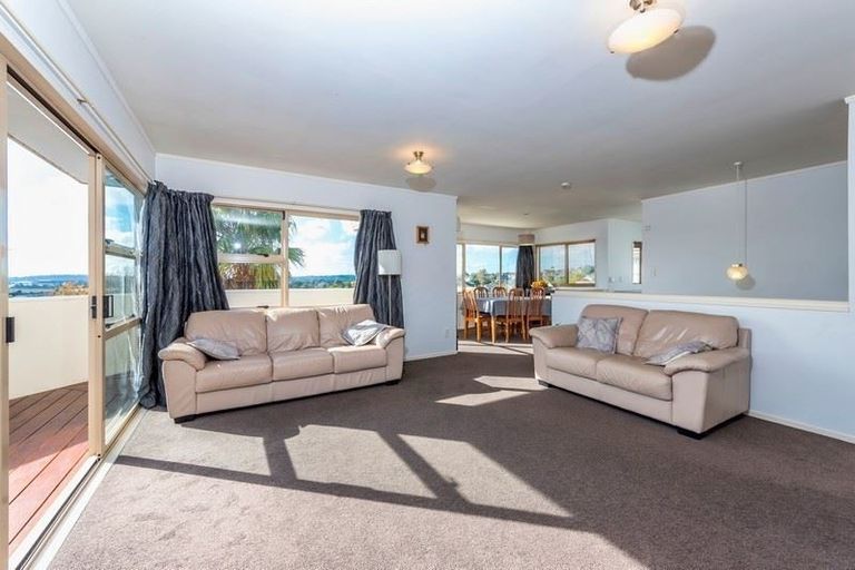 Photo of property in 13 Ballini Rise, West Harbour, Auckland, 0618