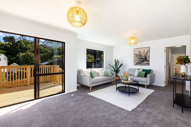Photo of property in 62 Gloaming Hill, Titahi Bay, Porirua, 5022