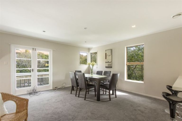 Photo of property in 96 Churton Drive, Churton Park, Wellington, 6037