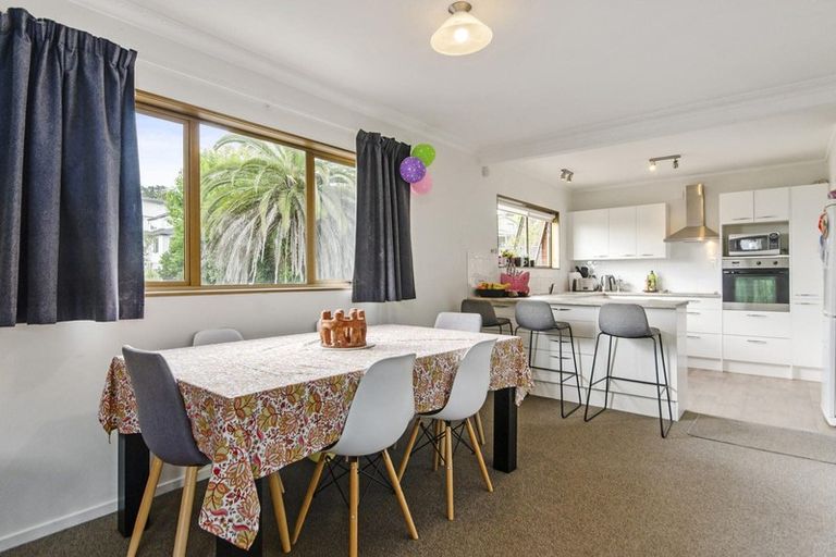 Photo of property in 2/12 Surville Place, Mairangi Bay, Auckland, 0630