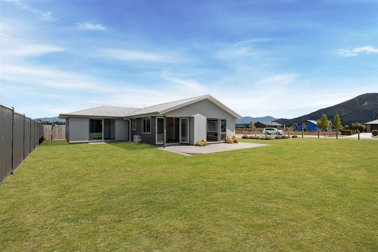 Photo of property in 18 Sentinel Drive, Lake Hawea, Wanaka, 9382