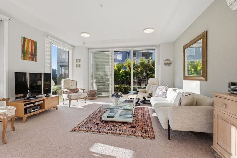 Photo of property in 122 Eaves Bush Parade, Orewa, 0931