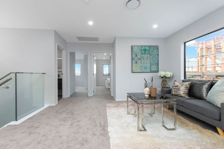 Photo of property in 30 Taipahitini Road, Rosehill, 2113