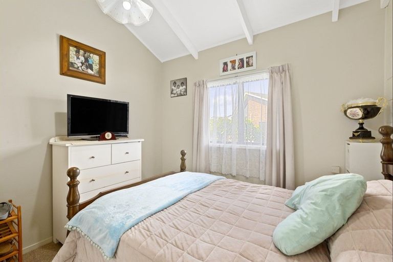 Photo of property in 11 Fantail Court, Orewa, 0931