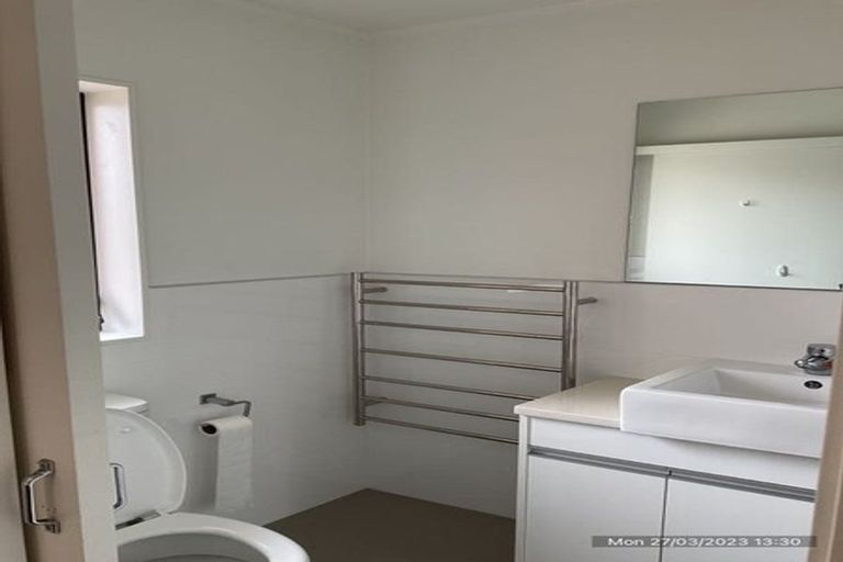 Photo of property in 2/67 Aviemore Drive, Highland Park, Auckland, 2010