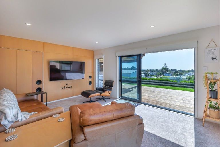 Photo of property in 22 Taonui Street, Waitarere Beach, Levin, 5510