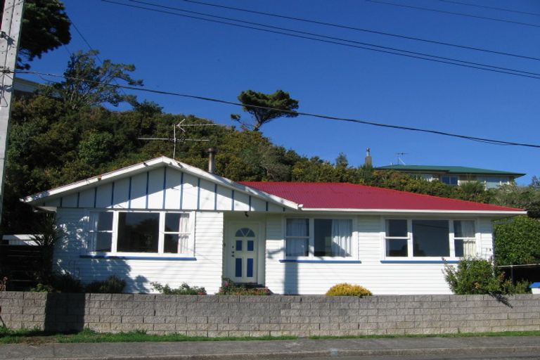 Photo of property in 6 Beverley Grove, Paparangi, Wellington, 6037