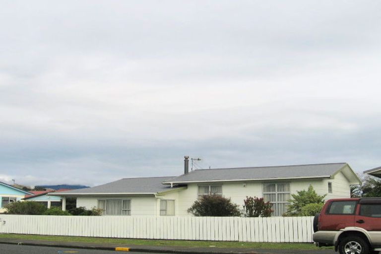 Photo of property in 3 Elder Grove, Paraparaumu, 5032